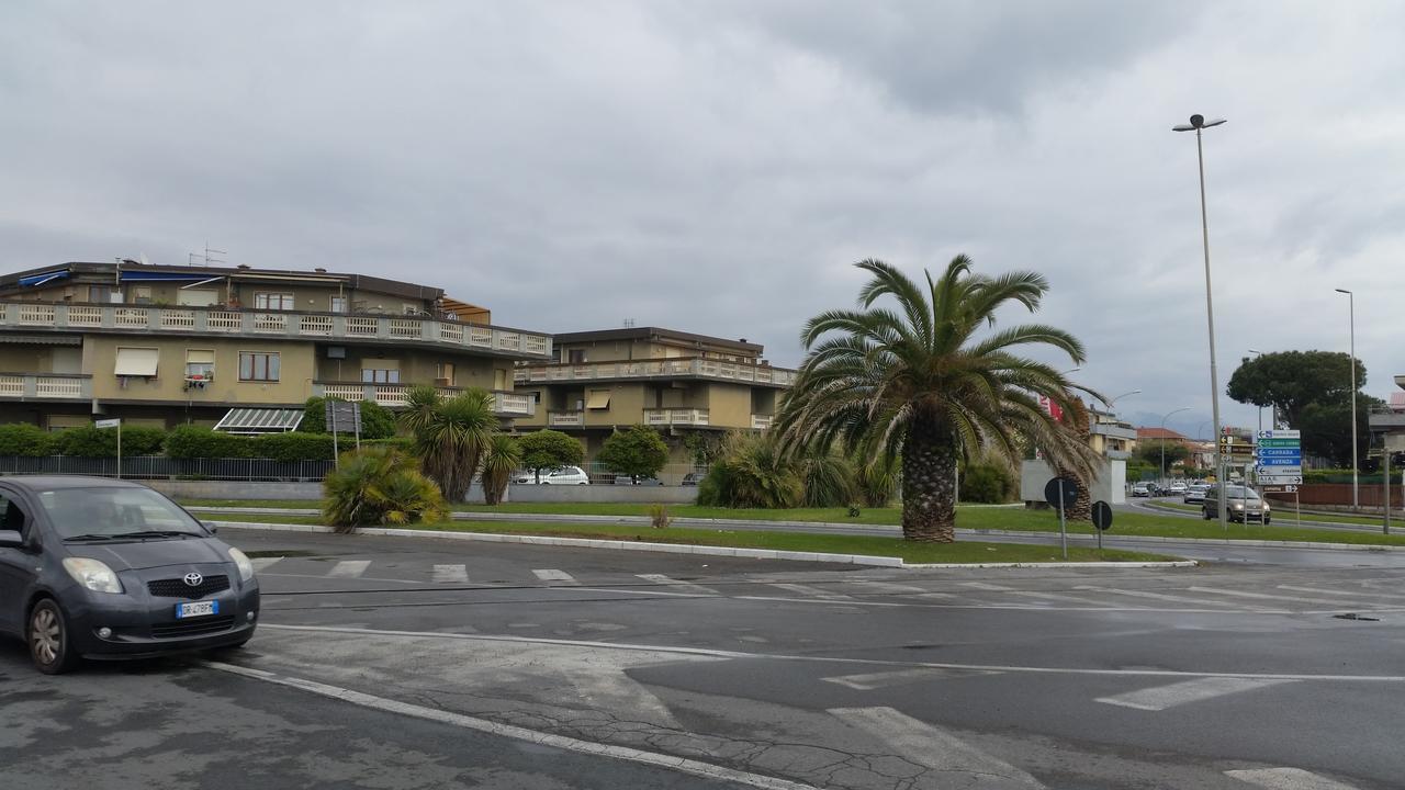 Monica'S Apartment Marina Di Carrara Exterior photo